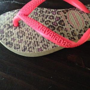 Tiny Havaianas flip flops hot pink & leopard print
